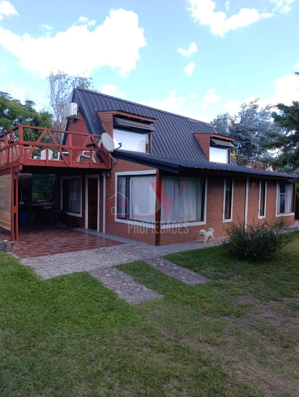 Complejo de 6 cabañas + Casa principal.