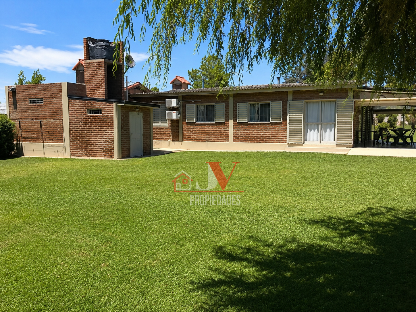 Casa en una de las mejores zonas de Villa del Dique a pasos del lago.