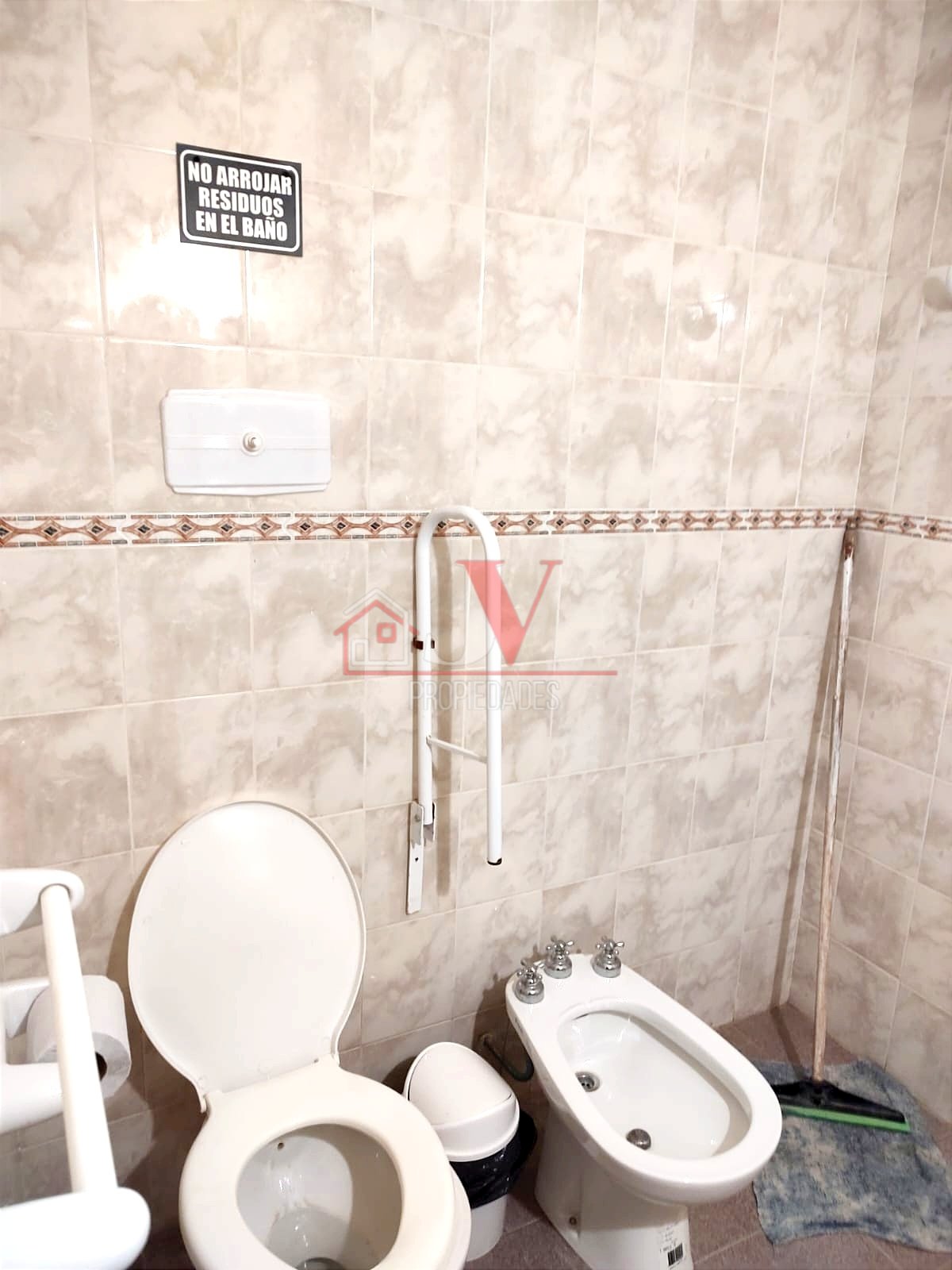 Casa con depto en venta Villa Rumipal