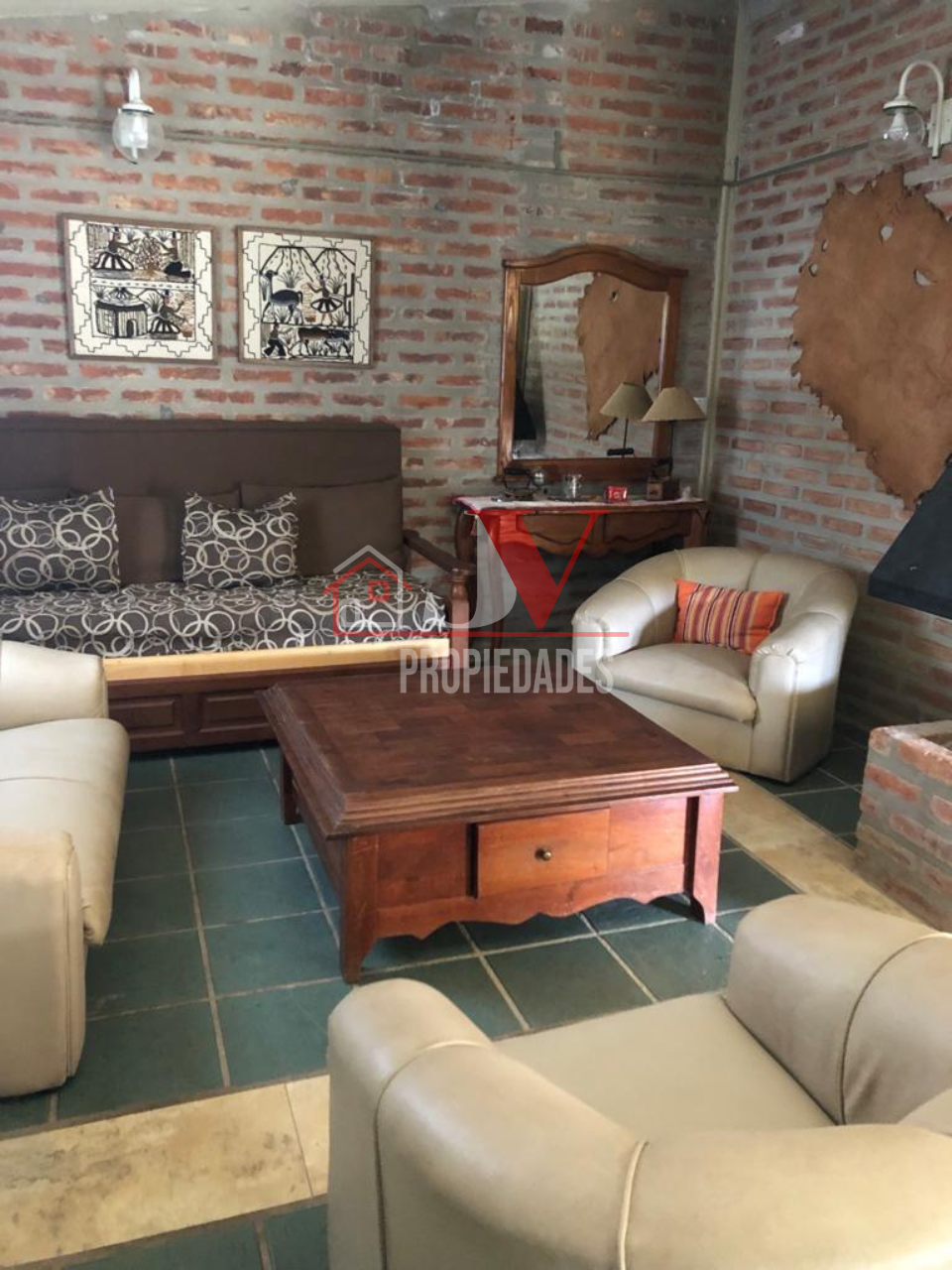 Casa en una de las mejores zonas de Villa del Dique a pasos del lago.