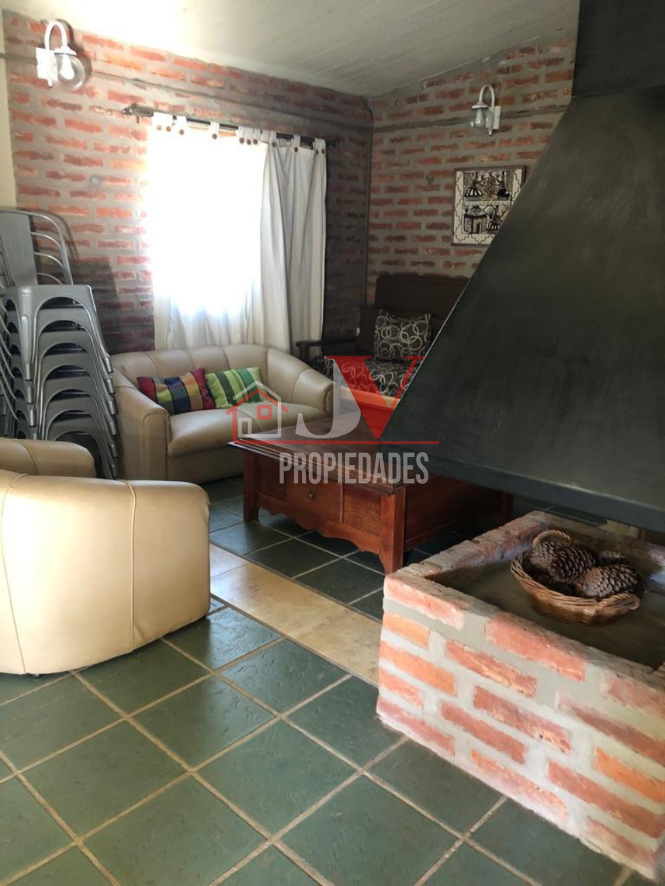 Casa en una de las mejores zonas de Villa del Dique a pasos del lago.