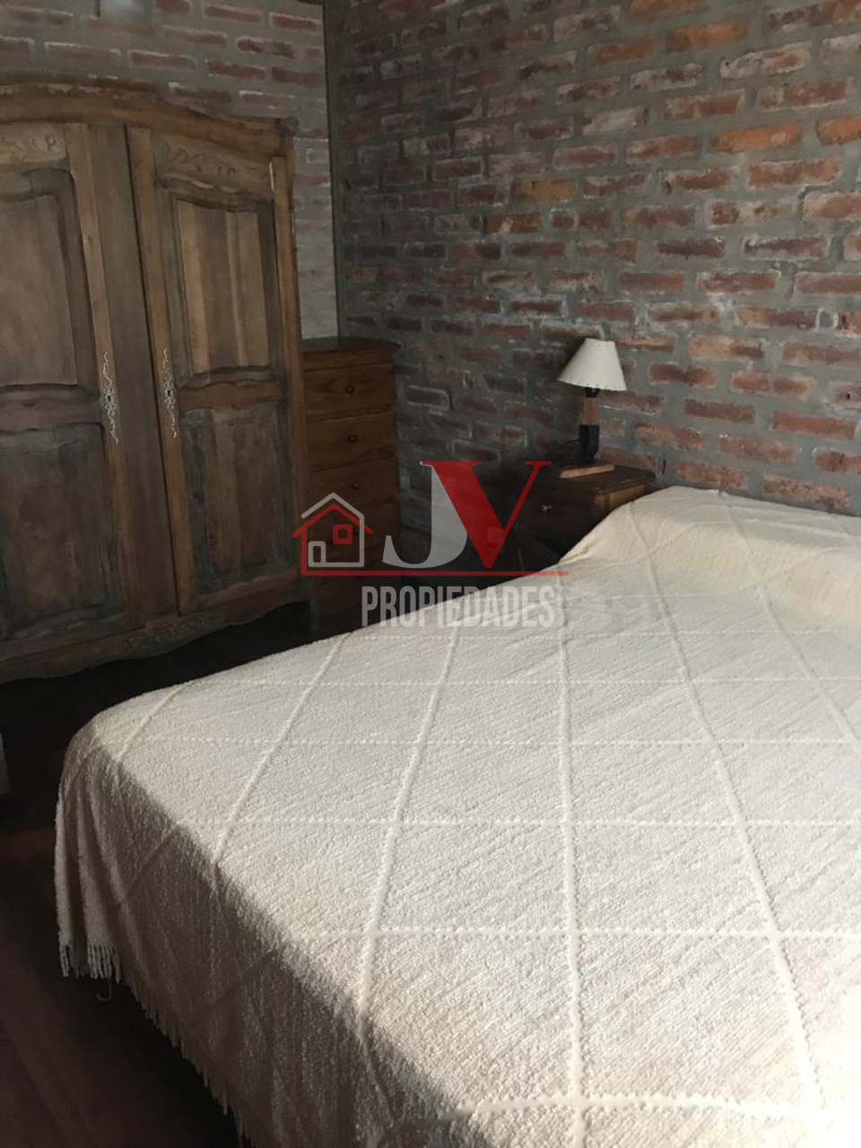 Casa en una de las mejores zonas de Villa del Dique a pasos del lago.