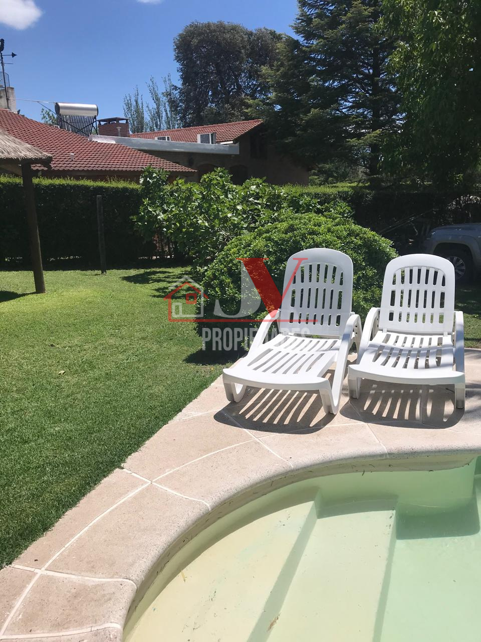 Casa en una de las mejores zonas de Villa del Dique a pasos del lago.